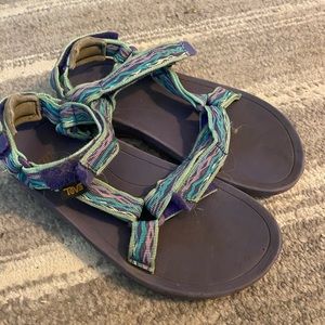 Girls Tevas size 4.5